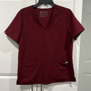 Women Casma fig scrub top. Medium and maroon.